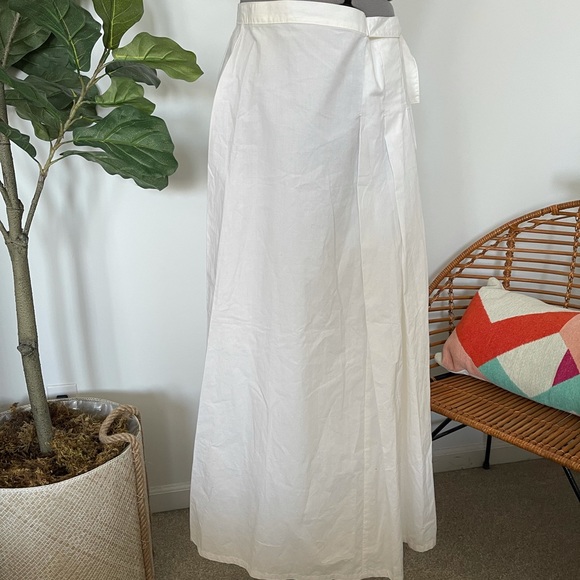 Express white midi skirt w/ pleats - Picture 2 of 13